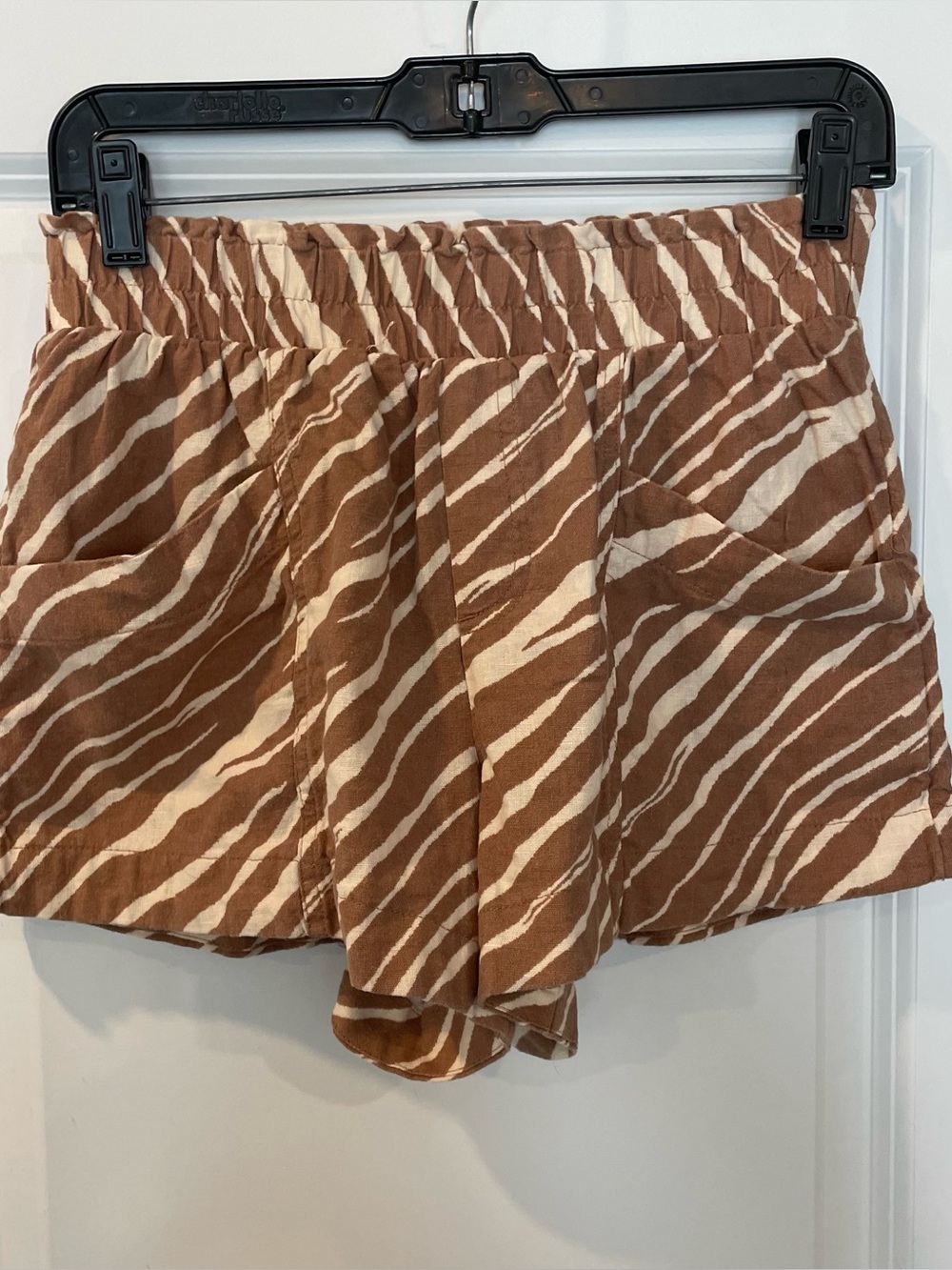 A New Day tan cream animal print shorts EUC Women XS